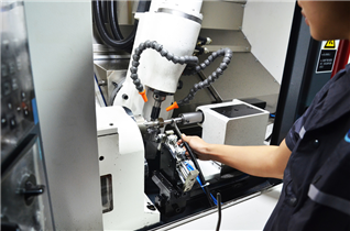 五轴数控滚齿机